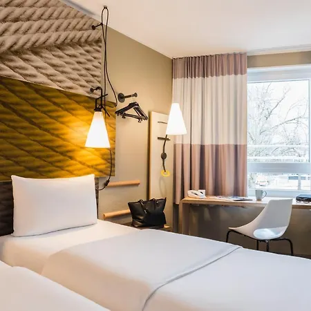 Ibis Hauptbahnhof Hotel 3*