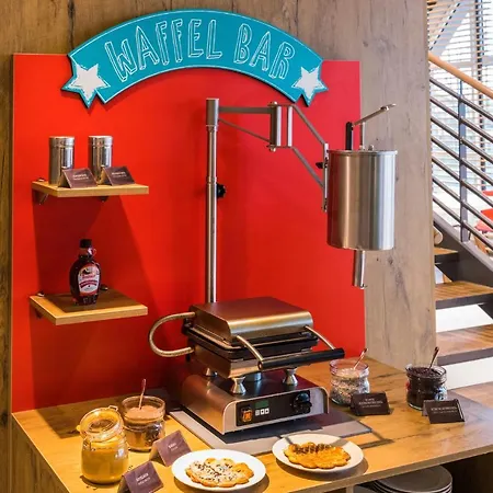 Ibis Hauptbahnhof Hotel 3*