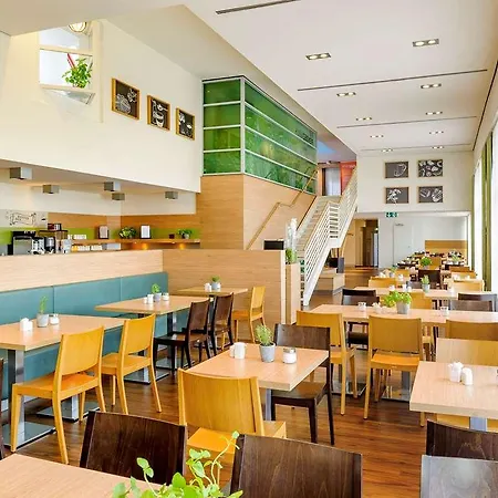 Ibis Hauptbahnhof Hotel 3*