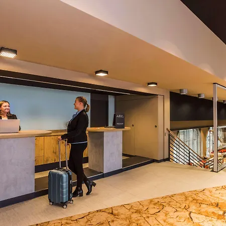 Ibis Hauptbahnhof Hotel 3*
