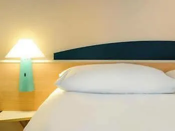 Ibis Hauptbahnhof Hotel 3*