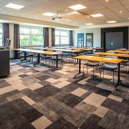 Ibis Hauptbahnhof מלון 3*