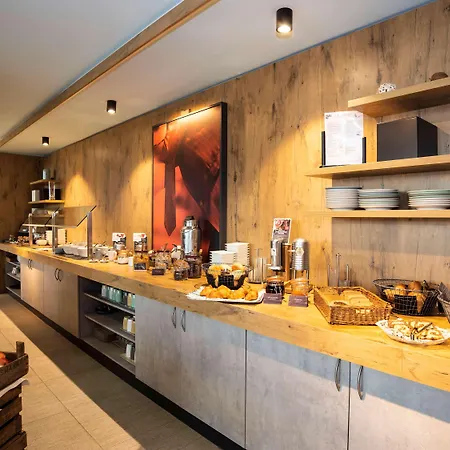 Ibis Hauptbahnhof מלון 3*