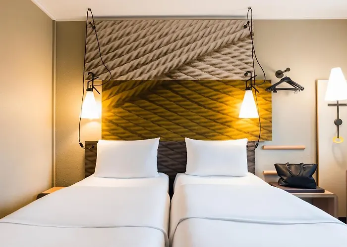 Ibis Hauptbahnhof Hotel 3*