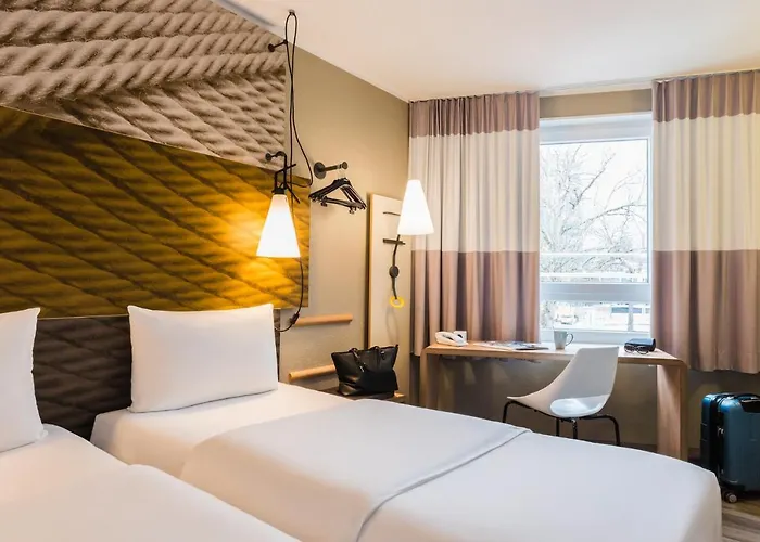 Ibis Hauptbahnhof Hotel 3*