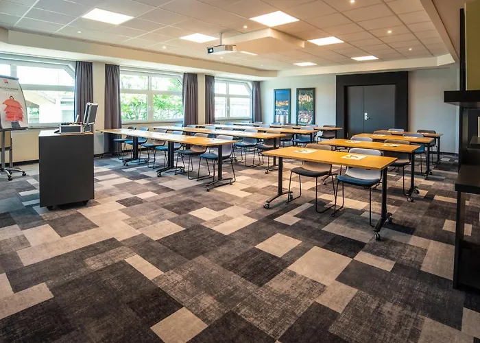 Ibis Hauptbahnhof Hotel 3*