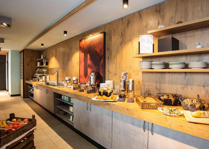 Ibis Hauptbahnhof Hotel 3*