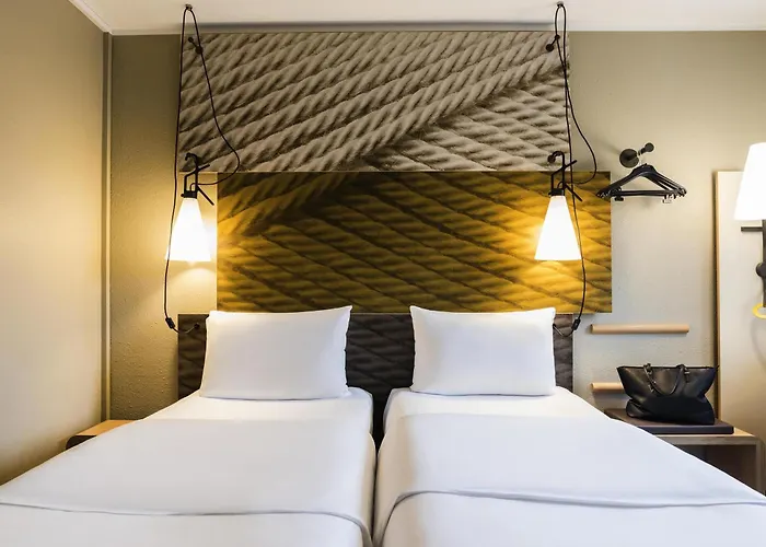 Ibis Hauptbahnhof Hotel 3*